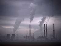 持续推进生态文明示范创建；着力增强绿色发展动能