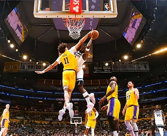 艾顿两战爆发助湖人篮板控制提升成赢球关键