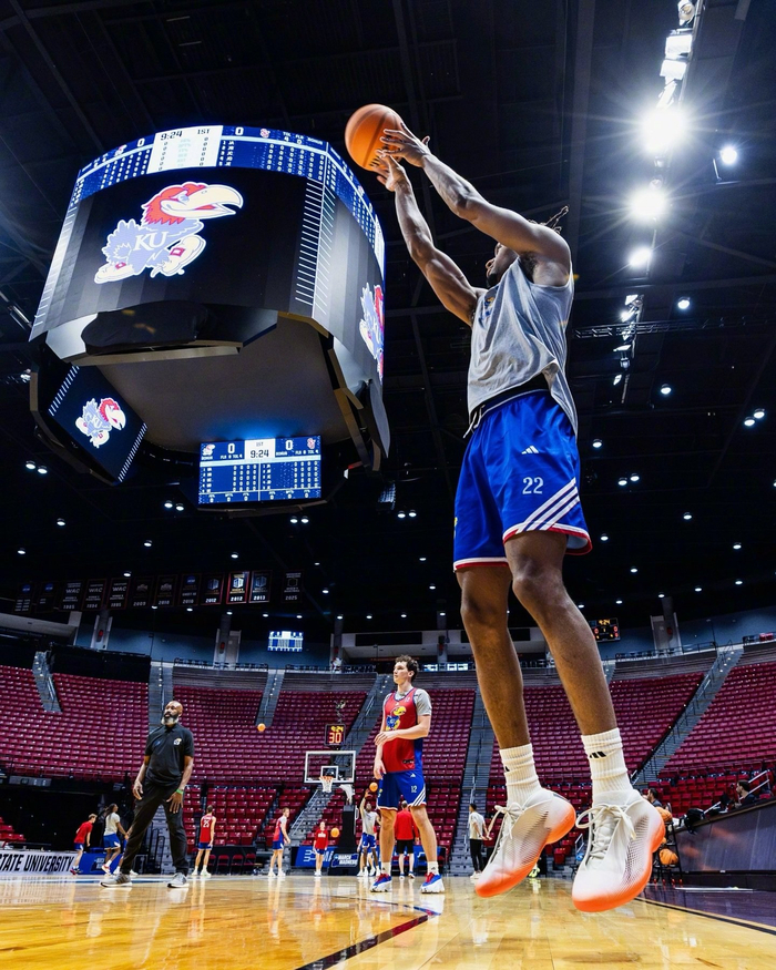 达林-彼得森首秀3D打印篮球鞋革新赛场装备