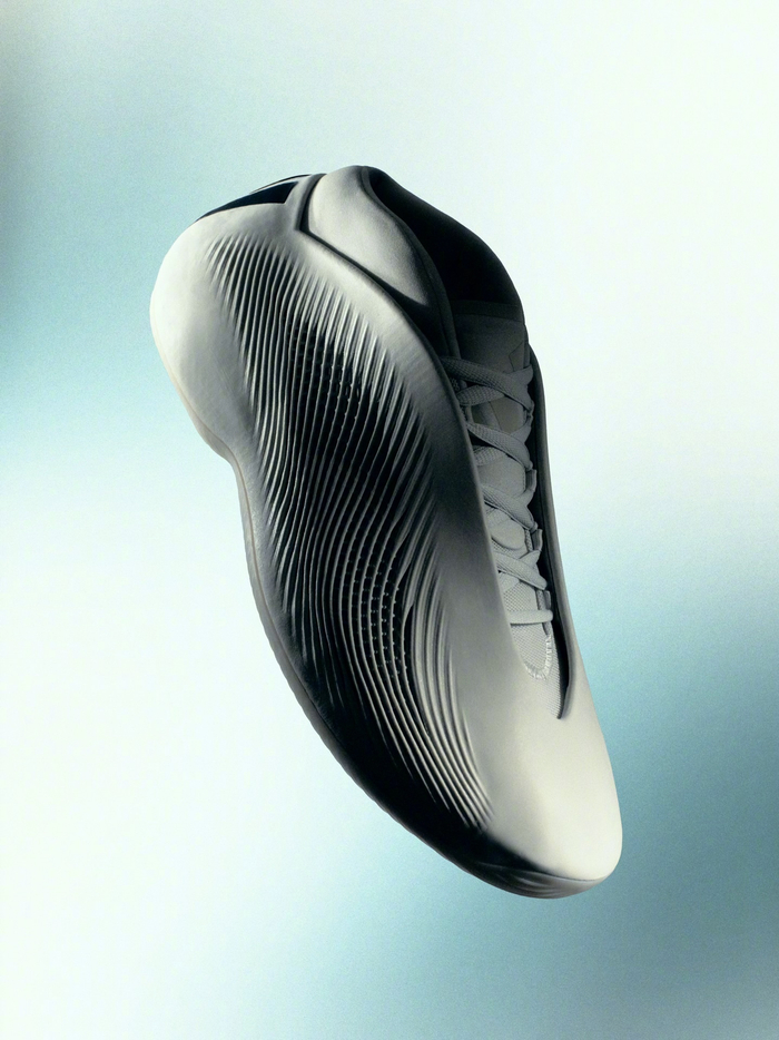 达林-彼得森首秀3D打印篮球鞋革新赛场装备