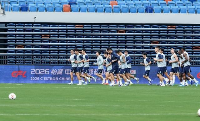 旧友对决：升班马与本土教练的较量